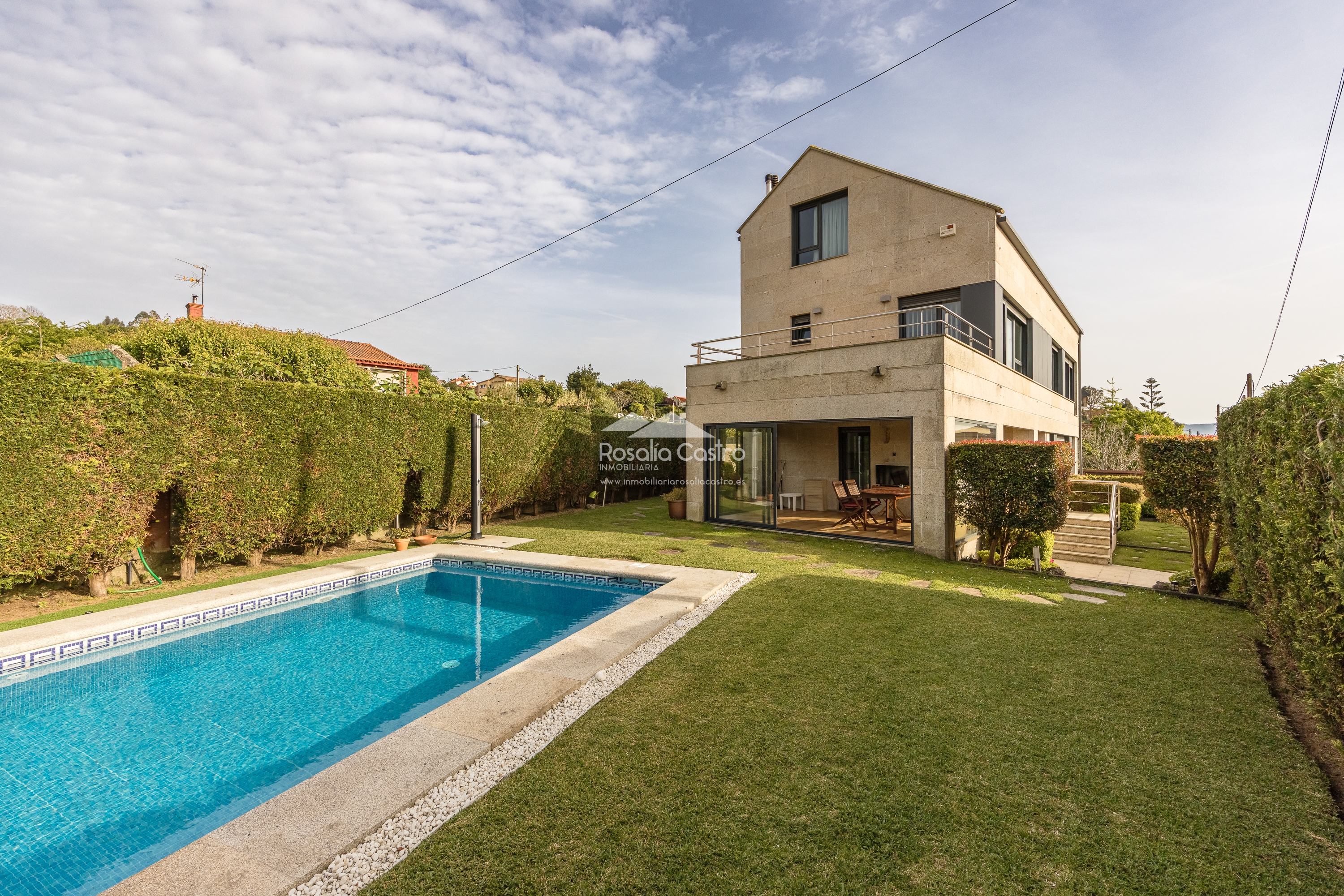 VENTA CHALET INDEPENDIENTE CON PISCINA. Casa en venta, Compra casa, Vigo, Pontevedra